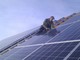Saulės baterijomis/moduliais integruotas stogas