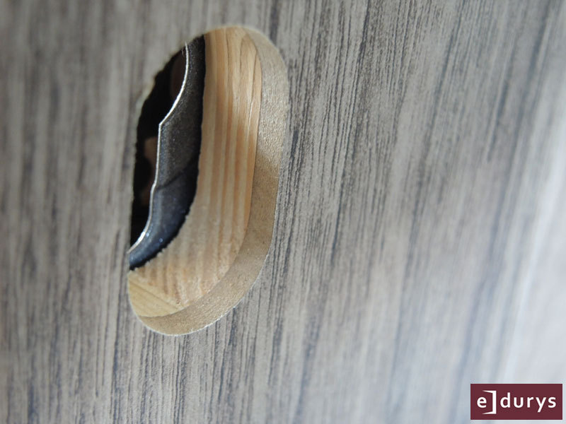 Vidinių durų sandara: įspūdinės durys iš klijuoto medžio šerdies, padengtos MDF plokšte ir apdailintos 3 D laminatu.